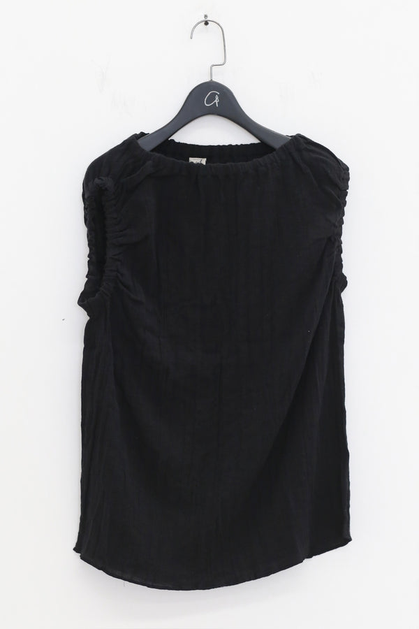 BASERANGE Fall/Winter 25 MIA TOP Sleeveless Vest BAS-TSMI-CL-AU25-Black